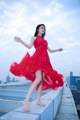 Beauty Crystal Lee ventured into blooming on the roof of a high-rise building (8 photos)