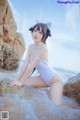 Coser @ 抖 娘 - 利 世: 獒 犬 海边 泳装 (41 photos)